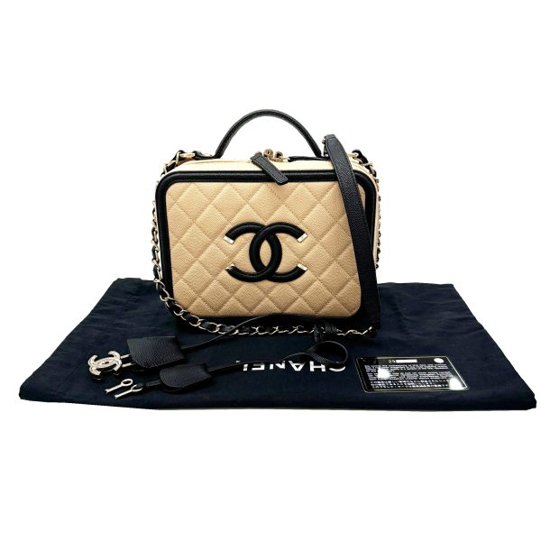 imgrc0096172684 CHANEL CC Filigree Vanity Bag Caviar Skin Beige Black