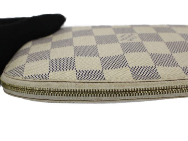 imgrc0096424028 Louis Vuitton Cosmetic Pochette Pouch Case White