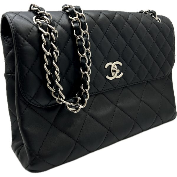 imgrc0096590239 CHANEL Matelasse Single Flap Chain Bag Black