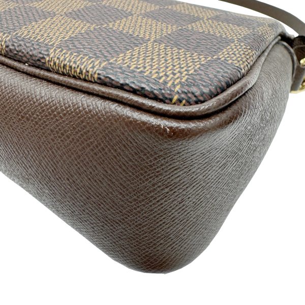 imgrc0096625481 LOUIS VUITTON Truth Makeup Handbag Damier Brown