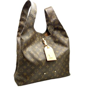 imgrc0096658455 Louis Vuitton District Pm Shoulder Bag Leather