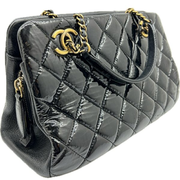 imgrc0096664621 CHANEL Chain Shoulder Bag Patent Enamel Black