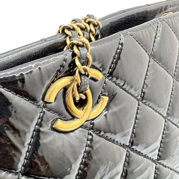 imgrc0096664626 CHANEL Chain Shoulder Bag Patent Enamel Black