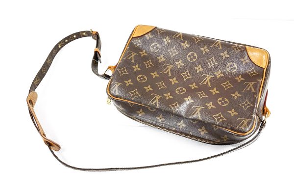 kcbad8181 2 Louis Vuitton Monogram Nile Shoulder Bag Brown