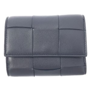 q5rkto40nf1x 1 Bottega Veneta Intrecciato Cassette Trifold Wallet Navy