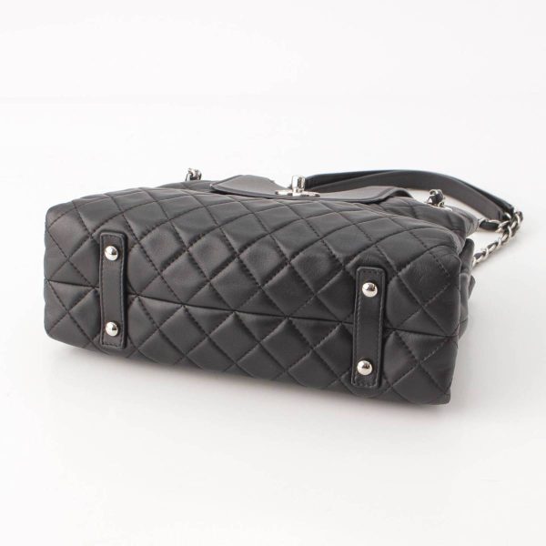 re cha sh w 00254 4 Chanel 20 Matelasse Lambskin Accordion Chain Tote Bag Black