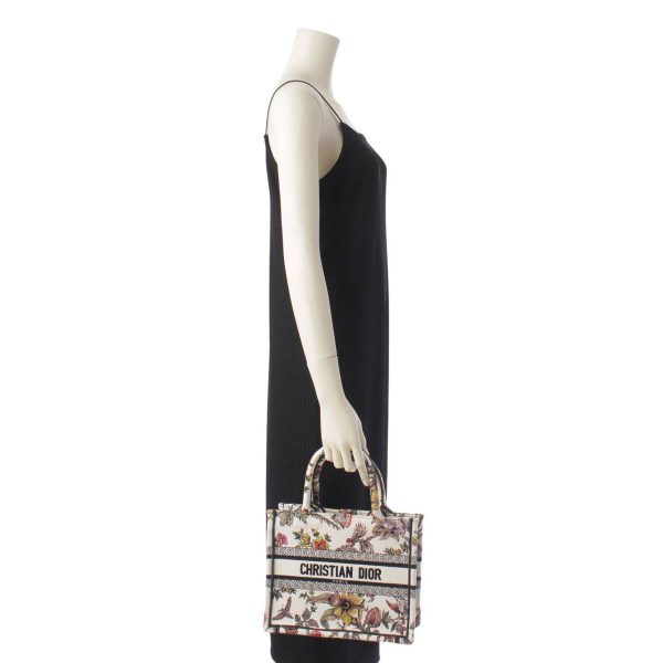 re ist to w 00024 9 Christian Dior Book Tote Small Jardin Botanique Canvas Flower Bag White