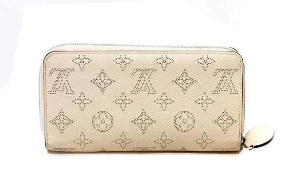 sd10001 1 Louis Vuitton Mahina Leather Zippy Wallet Biege