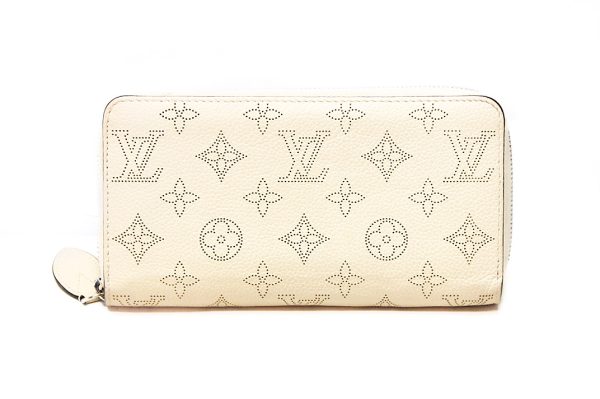 sd10001 2 Louis Vuitton Mahina Leather Zippy Wallet Biege