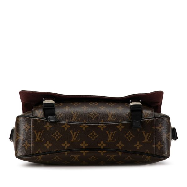 wze3p7ugqs2ay1cn 4 Louis Vuitton Monogram Clarence Shoulder Bag Brown