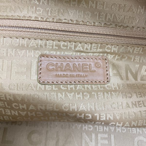 z0005078 12 CHANEL Chocolate Bar Caviar Skin Handbag Beige