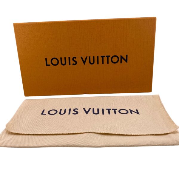 z0006848 12 LOUIS VUITTON Zippy Wallet Mahina Long Wallet White