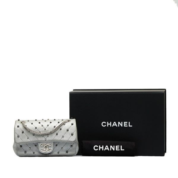 z4pir4ggo4uyjxmk 9 CHANEL V stitch here mark studs chain shoulder bag silver leather