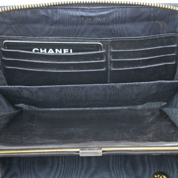 1010104812866 9 CHANEL Caviar skin wallet