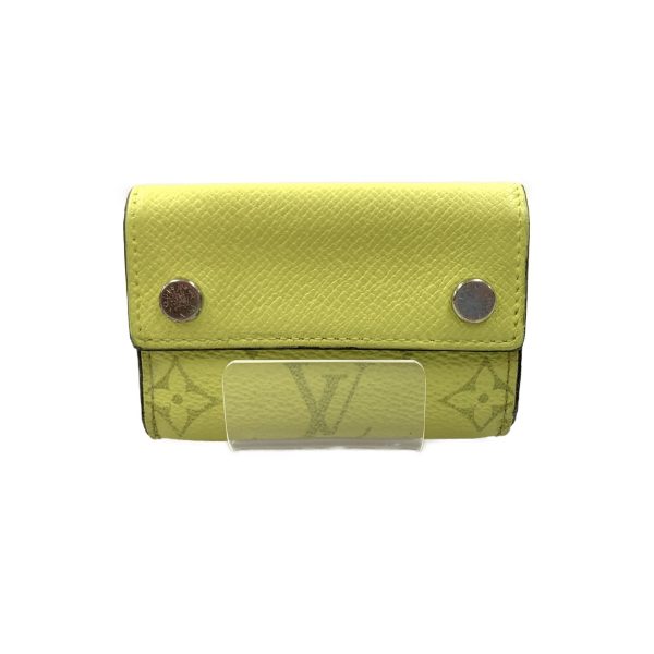 1016003267974 1 LOUIS VUITTON Taiga Lama Discovery Wallet Yellow