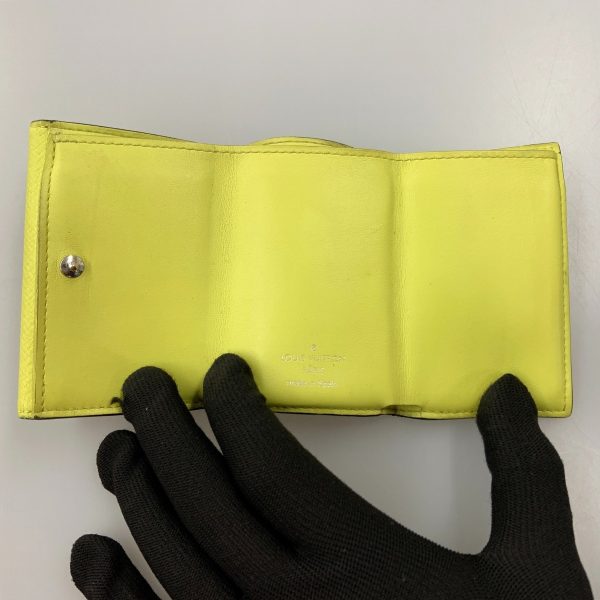 1016003267974 7 LOUIS VUITTON Taiga Lama Discovery Wallet Yellow