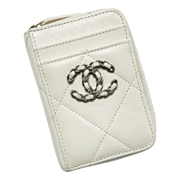 1017004130007 1 rbg CHANEL 19 Dizneuf Ivory Coin Case Lambskin Leather