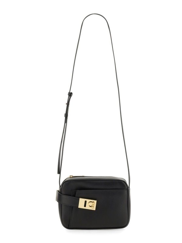 10eb65ccf12be17 el 1 Ferragamo Spring Summer Bag Black