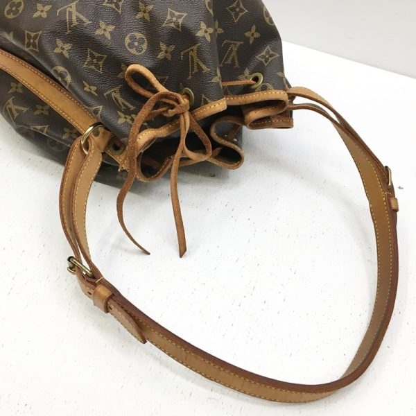 122 20230915 a 2 06 Louis Vuitton Noe Shoulder Bag Monogram Brown