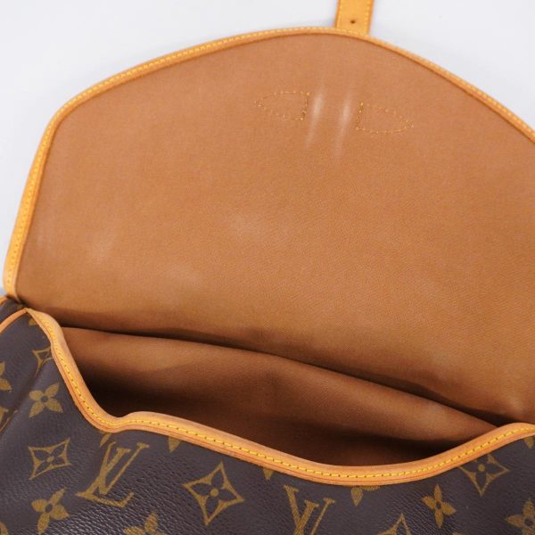 1240001048899 9 Louis Vuitton Saumur 30 Monogram Shoulder Bag Brown