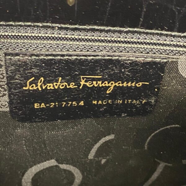 1240001053066 5 Salvatore Ferragamo Vara Shoulder Bag Black