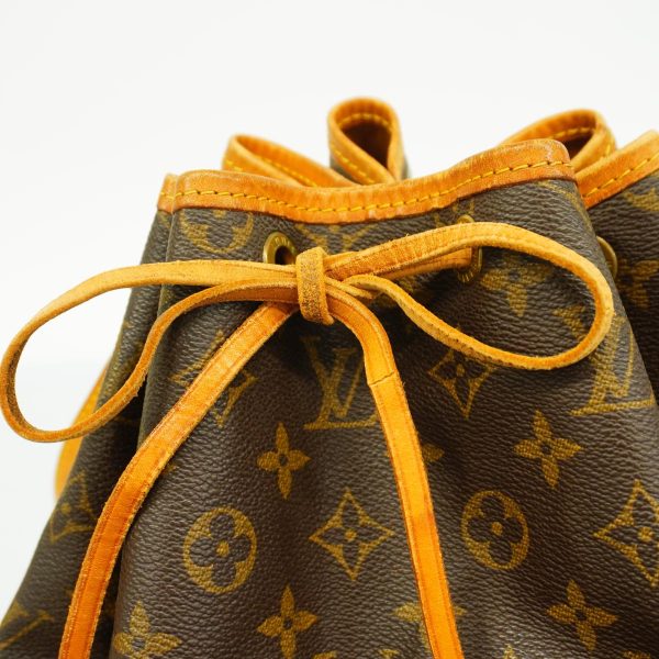 1240001053139 9 Louis Vuitton Noe Monogram Shoulder Bag Brown