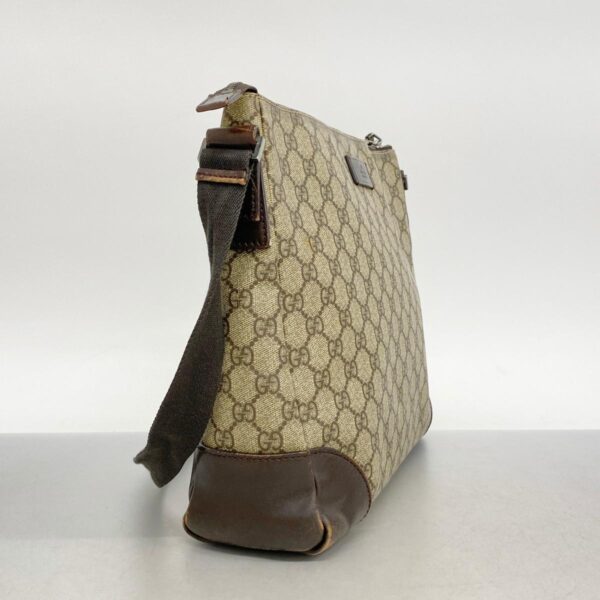 1240001053393 2 Gucci GG Supreme Shoulder Bag Brown