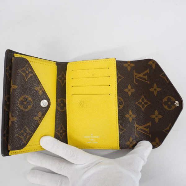 1240001054209 3 Louis Vuitton Portefeuille Marie Lou Epi Tri FWallet Pistache