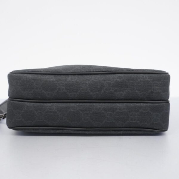 1240001054236 3 Gucci GG Supreme Clutch Bag Black