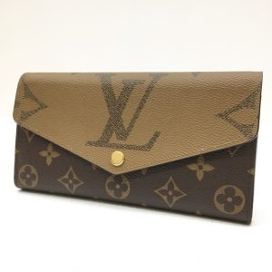 125 20230216 a 1 01 Louis Vuitton Lead PM Handbag Soft Beige