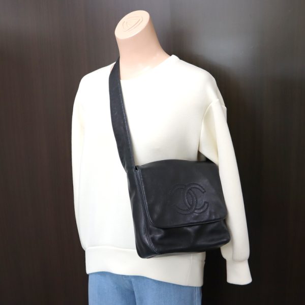 2000111256500168 9 CHANEL Shoulder Bag Black Lambskin