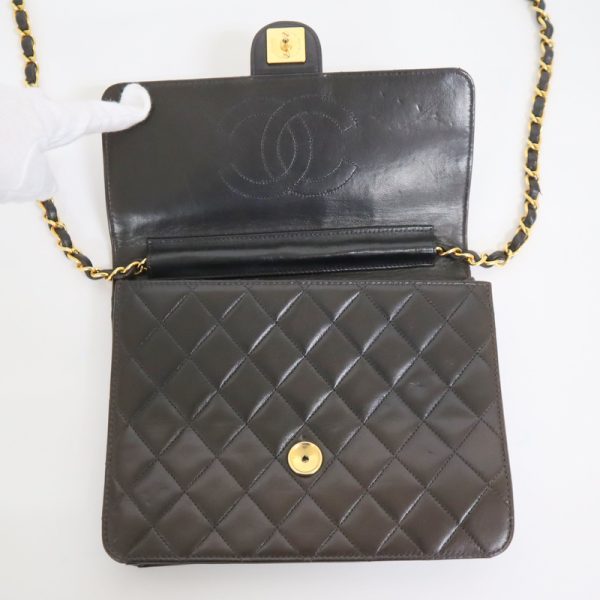 2000111256600039 5 CHANEL Cocomark Matelasse shoulder bag