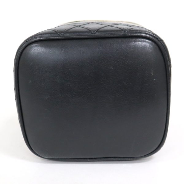 2000112256100060 5 CHANEL Bicolor vanity bag black lambskin