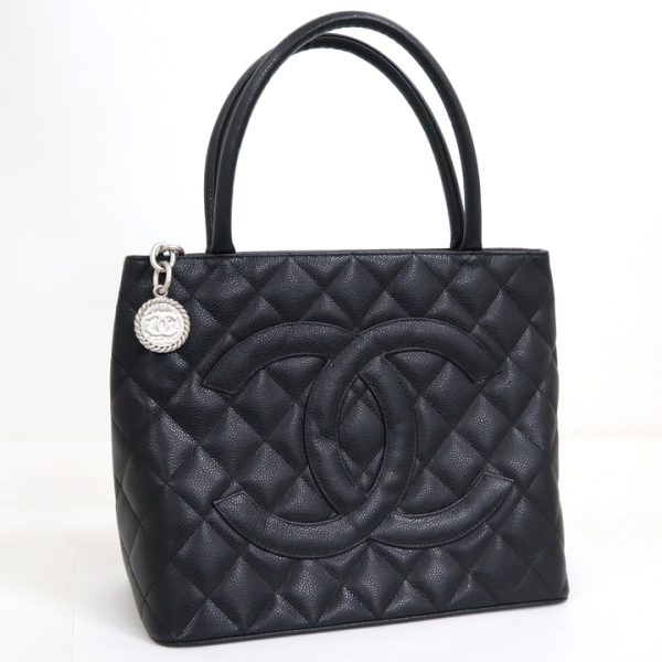 2000112256200002 1 CHANEL tote caviar skin black