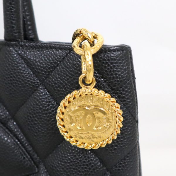 2000112256500026 6 CHANEL tote handbag caviar skin black