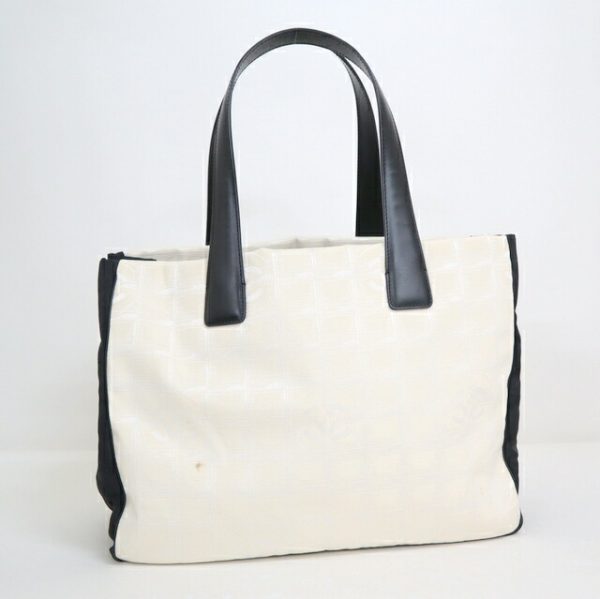 2000112256500058 1 CHANEL Line Tote MM Bicolor White Black