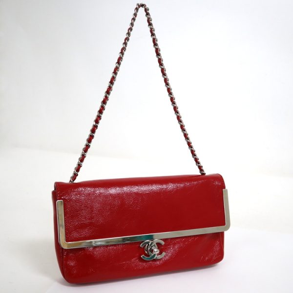 2000112256500103 1 CHANEL chain shoulder handbag RED