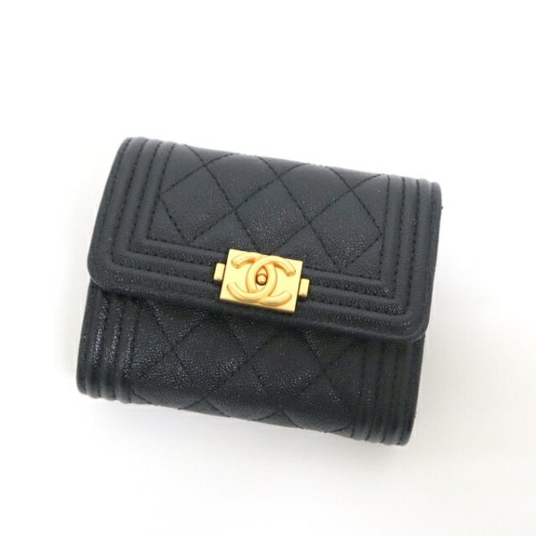 2000114256300025 1 Chanel tri fwallet Boy Chanel Cocomark caviar skin black