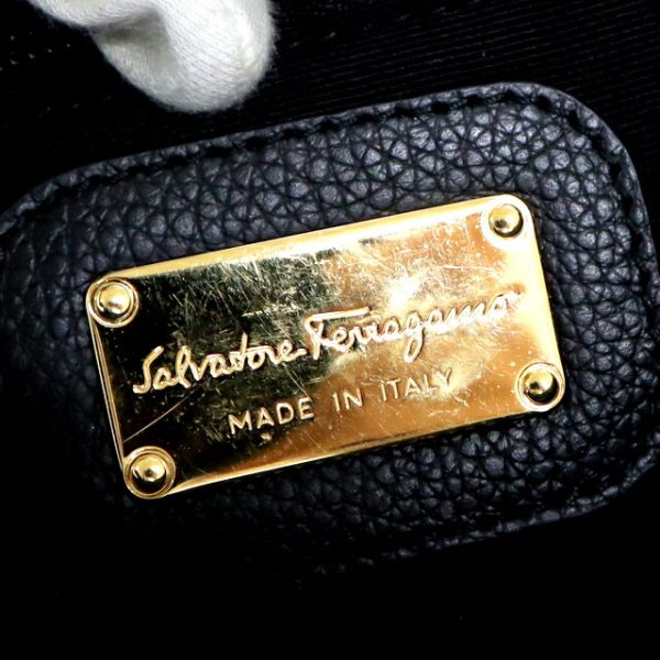 2000196256300024 8 Salvatore Ferragamo handbag Gancini black 21D764