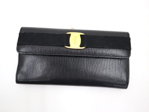 2000198256300001 1 Salvatore Ferragamo Vara tri flong wallet pouch black