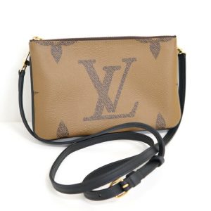 2000773255900260 1 Louis Vuitton Discovery Bum Bag Monogram Galaxy Black