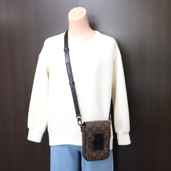 2000773256500579 9 Louis Vuitton S lock Wearable Wallet Shoulder Bag