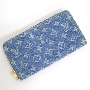 2001017256300230 1 Miu Miu MATELASSE Wallet