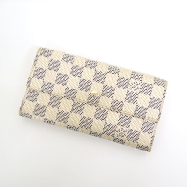 2001017256500736 1 Louis Vuitton Portefeuil Damier Azur White