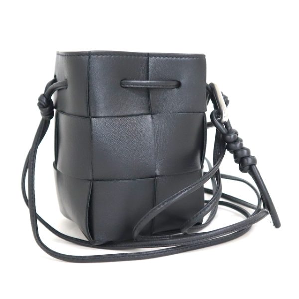 2010297256300021 1 Bottega Veneta Cassette Mini Crossbody Bucket Black