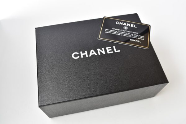 201031 23 ch 8 Chanel Pouch Card Case Quilted Caviar Skin Black