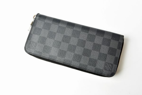 201031 23 lv 3 Louis Vuitton Long Wallet Zippy Damier Graphite