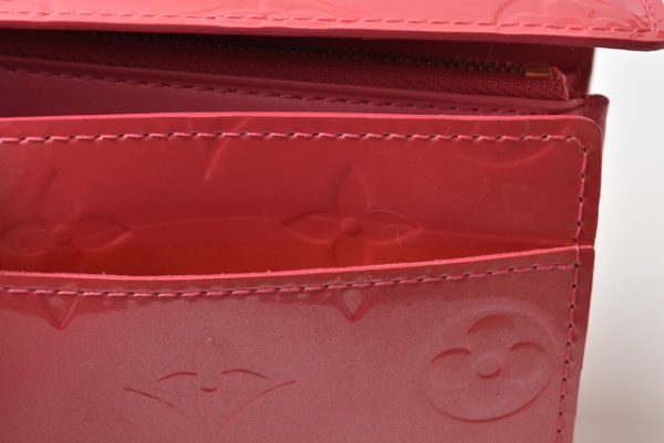 201115l312 Louis Vuitton Sara Wallet Long Vernis Framboise