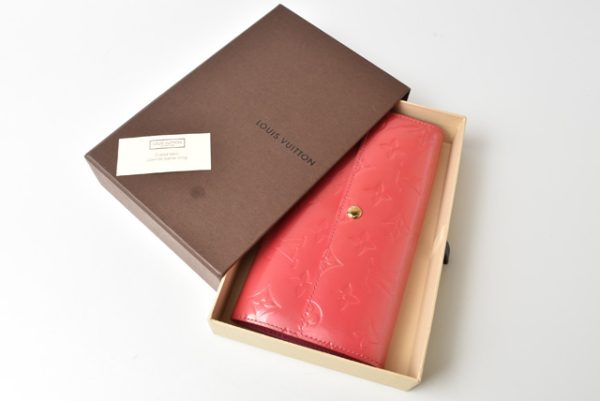 201115l313 Louis Vuitton Sara Wallet Long Vernis Framboise