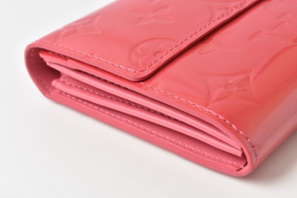 201115l34 Louis Vuitton Sara Wallet Long Vernis Framboise